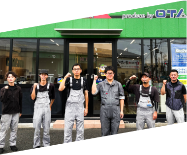 総勢20名の整備士メンバーが2~3名の1チームで整備